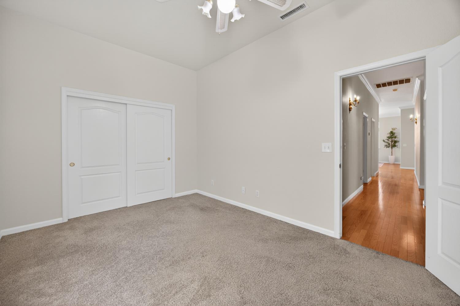 2554 Twain Ave, Clovis, CA 93611