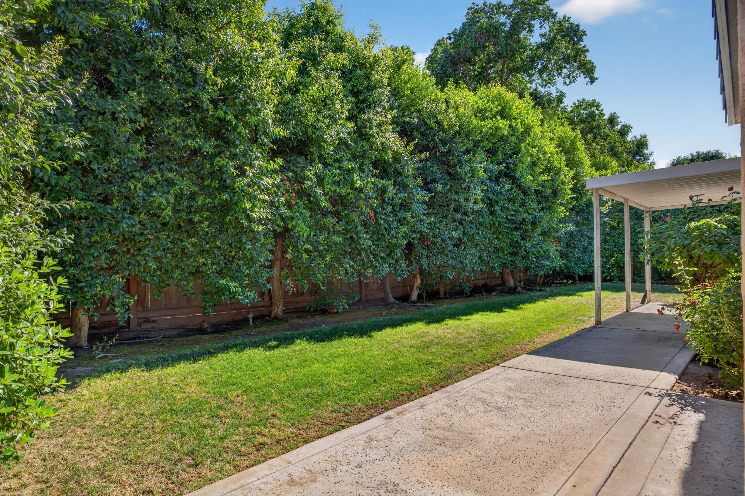 2554 Twain Ave, Clovis, CA 93611