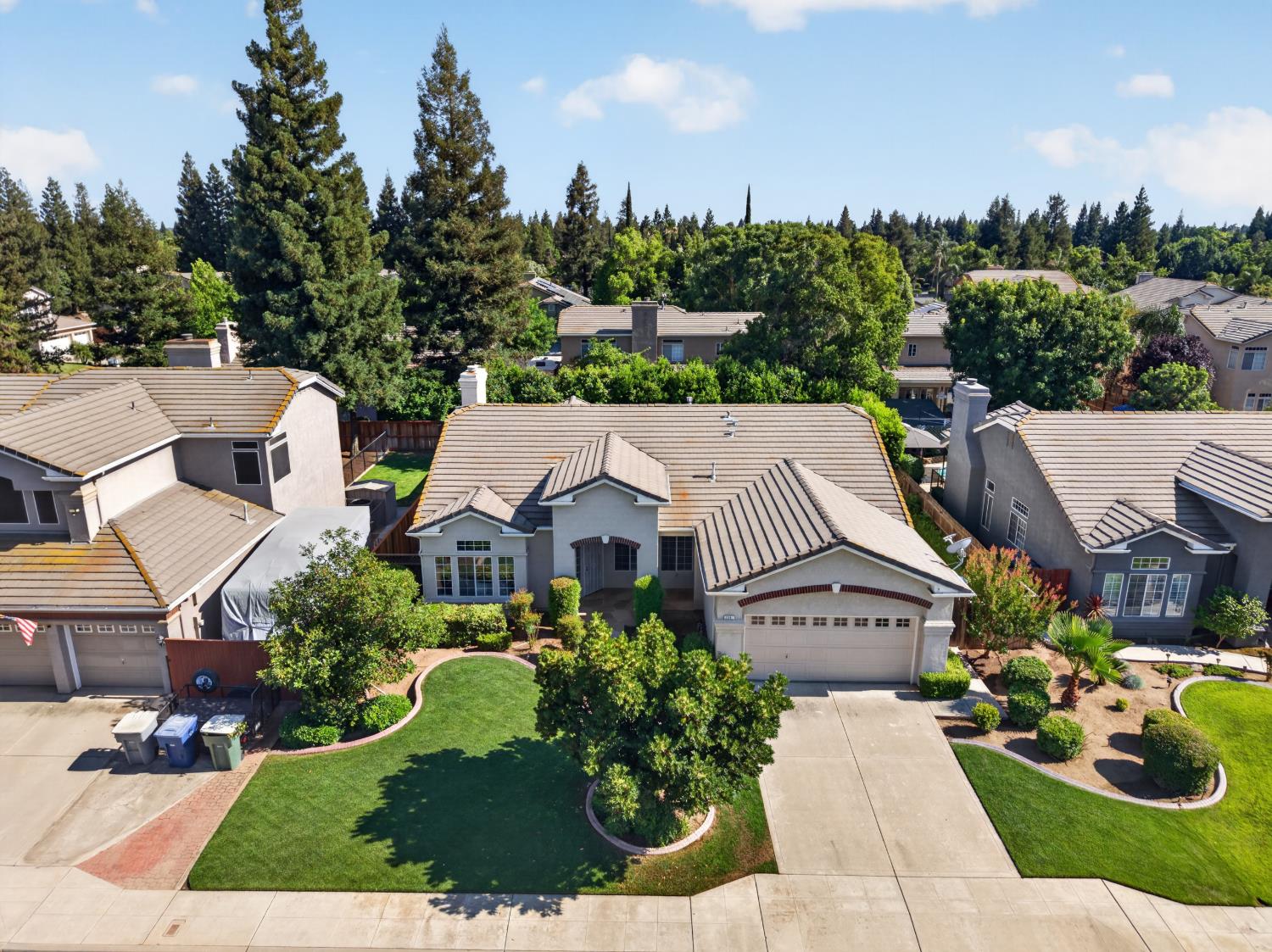 2554 Twain Ave, Clovis, CA 93611