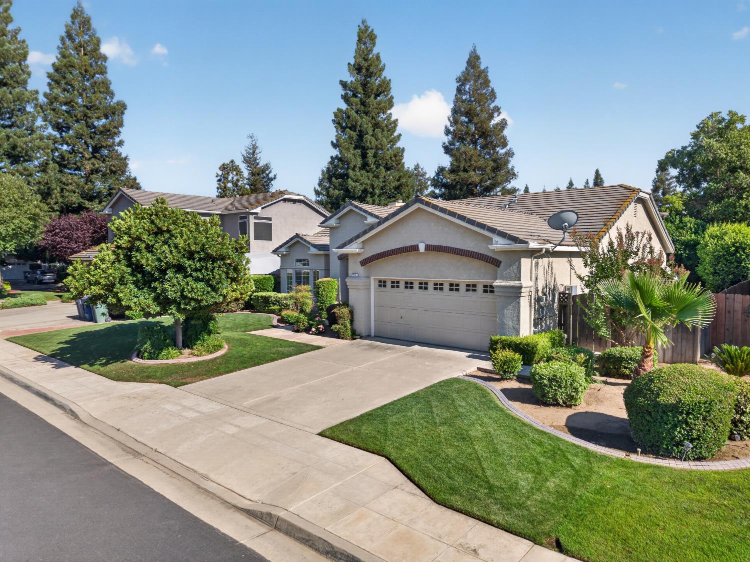 2554 Twain Ave, Clovis, CA 93611