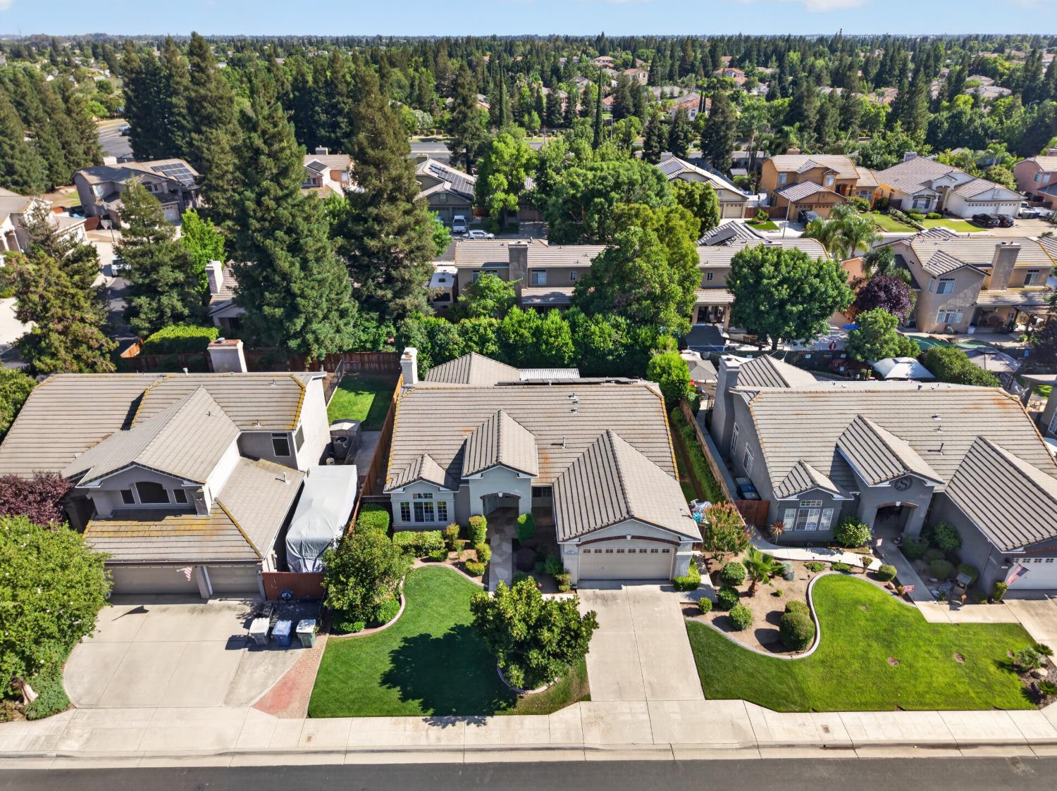 2554 Twain Ave, Clovis, CA 93611