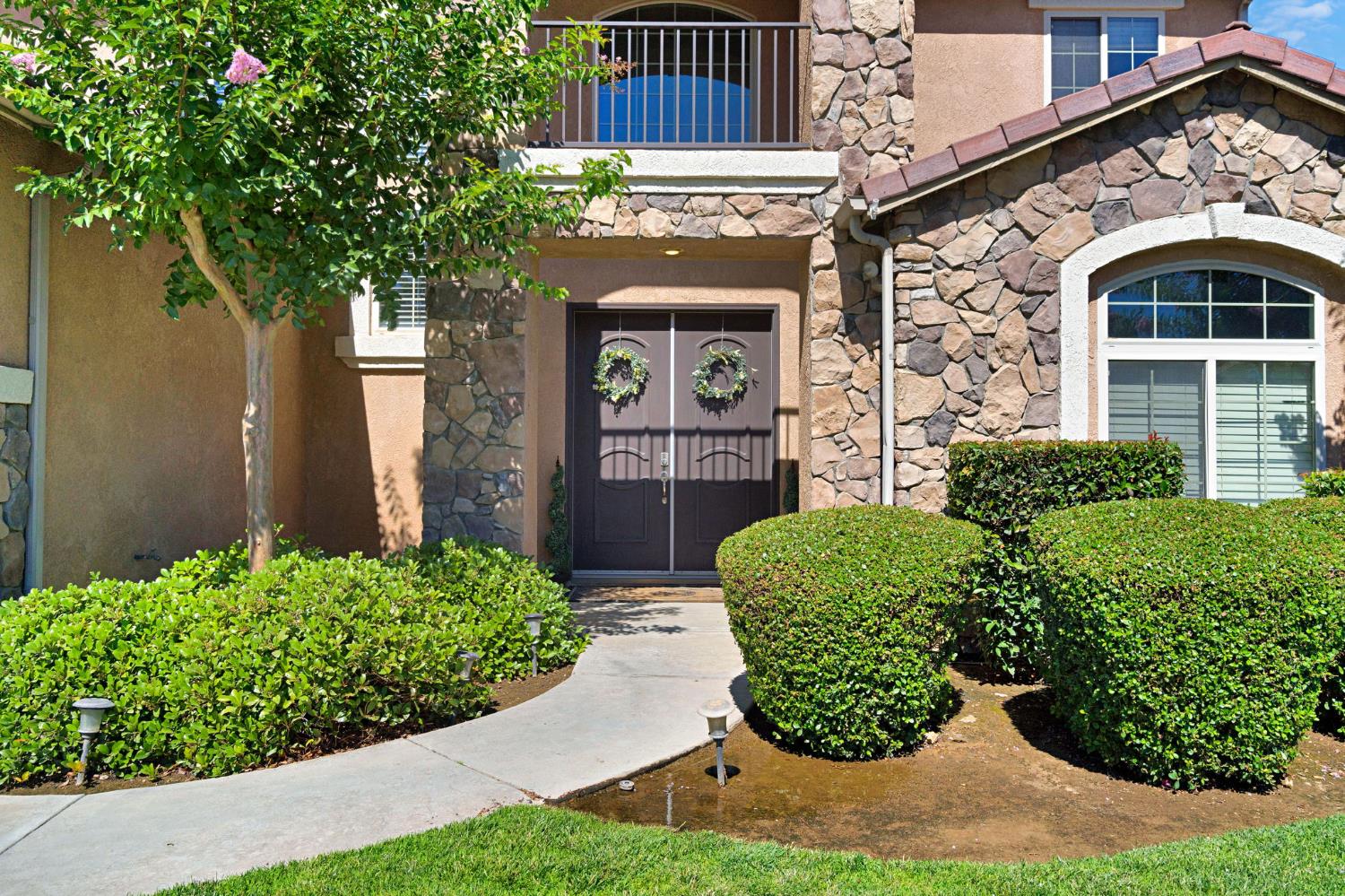 5883 N Leafwood Ave, Fresno, CA 93723