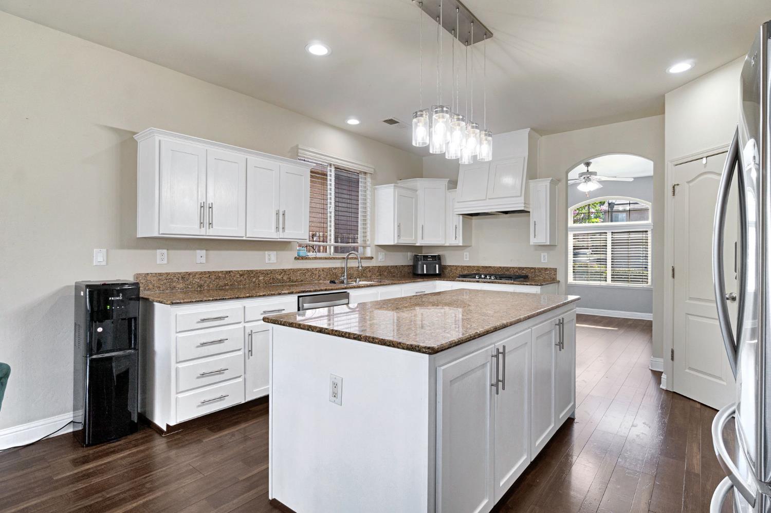5883 N Leafwood Ave, Fresno, CA 93723