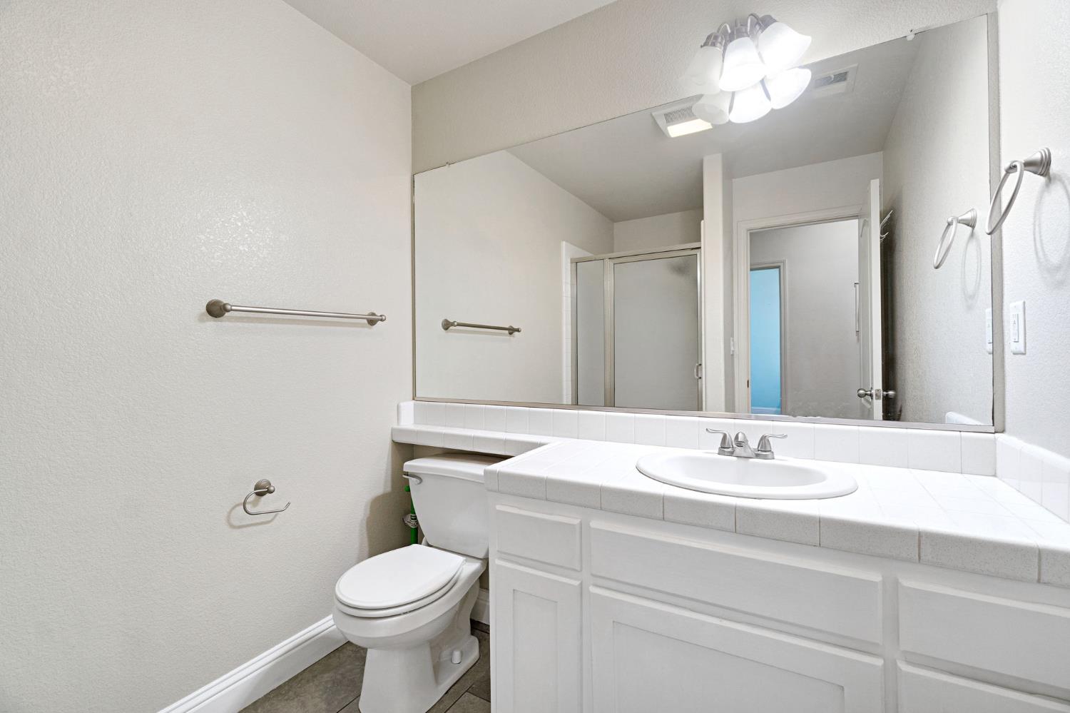 5883 N Leafwood Ave, Fresno, CA 93723
