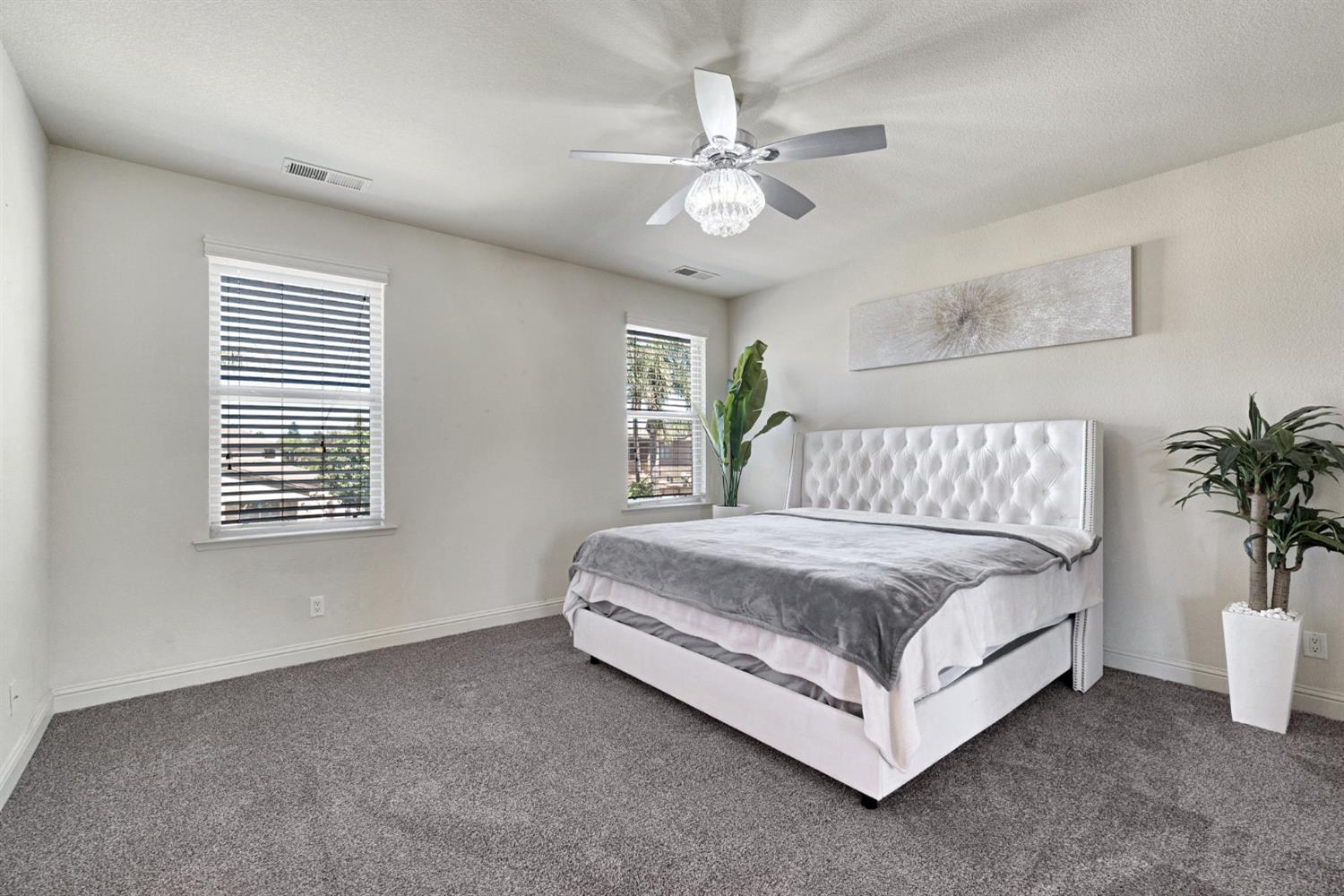 5883 N Leafwood Ave, Fresno, CA 93723
