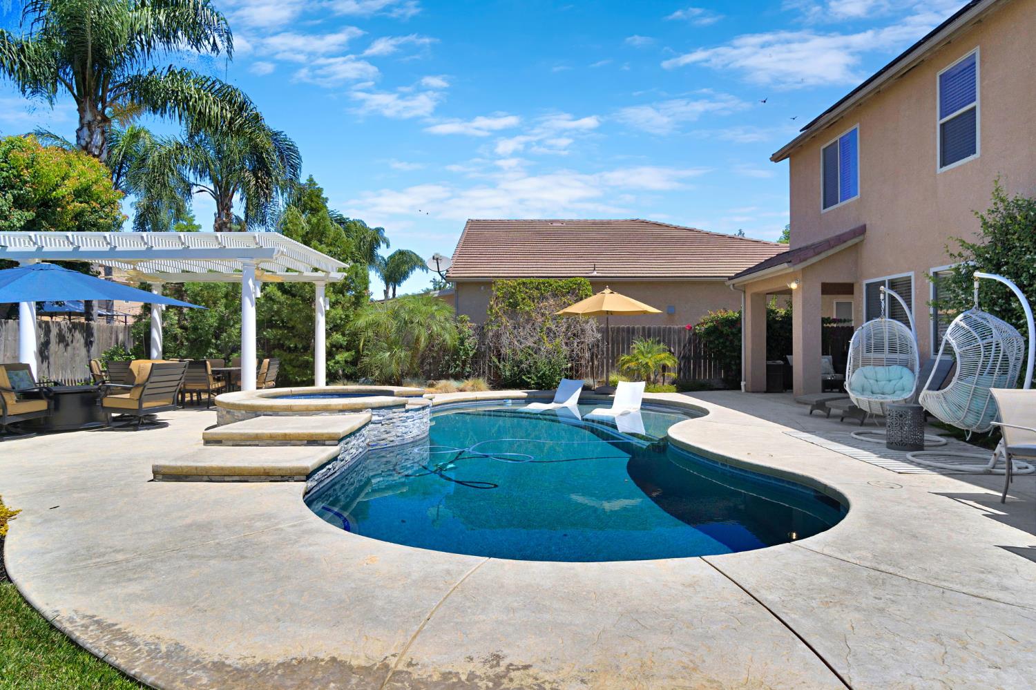 5883 N Leafwood Ave, Fresno, CA 93723