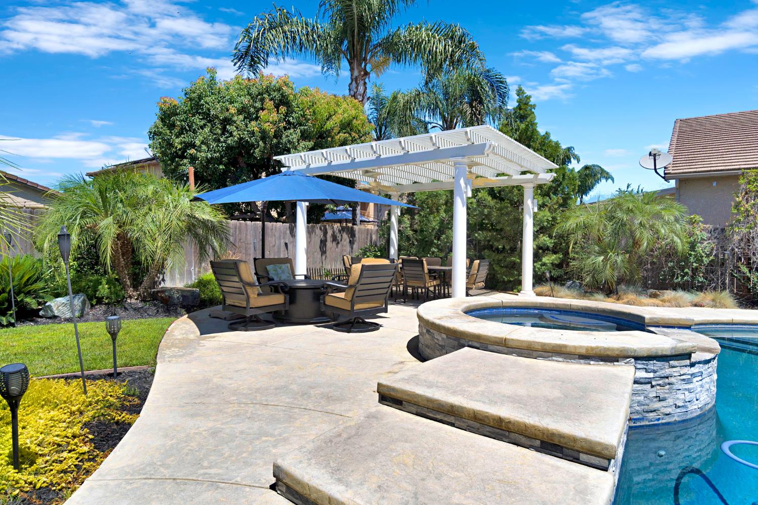 5883 N Leafwood Ave, Fresno, CA 93723