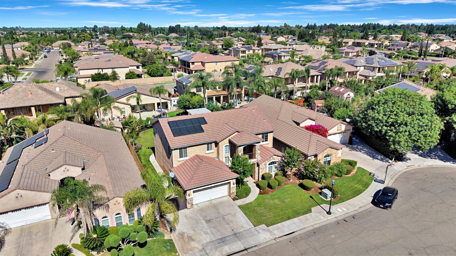5883 N Leafwood Ave, Fresno, CA 93723