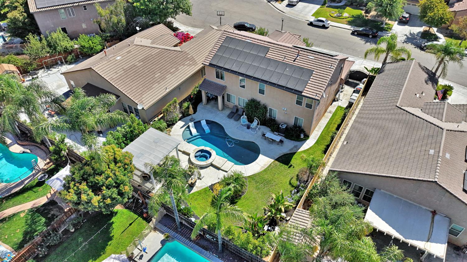 5883 N Leafwood Ave, Fresno, CA 93723