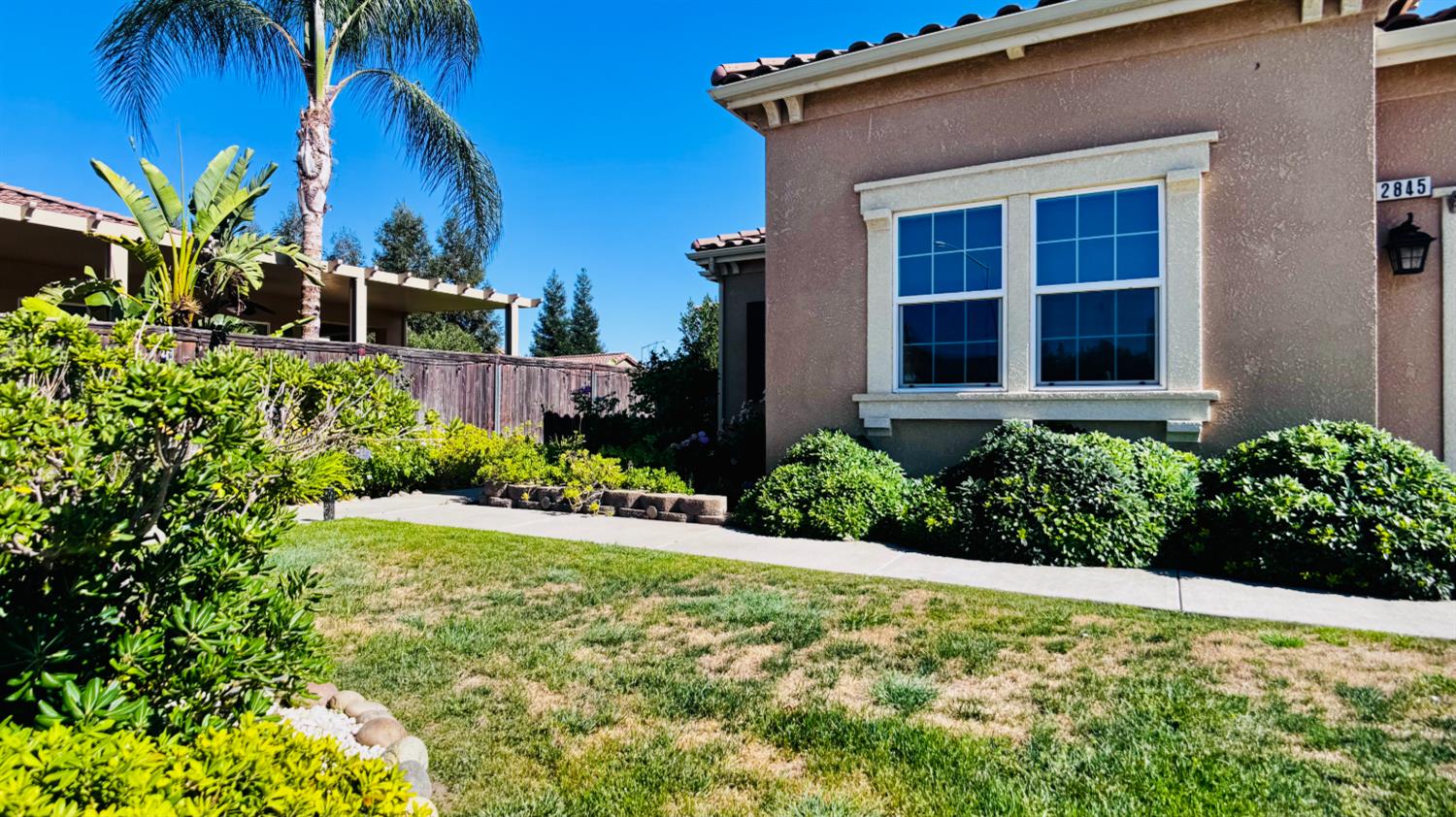 2845 E Goshen, Fresno, CA 93720