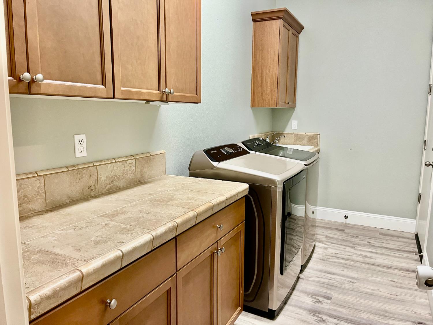 2845 E Goshen, Fresno, CA 93720