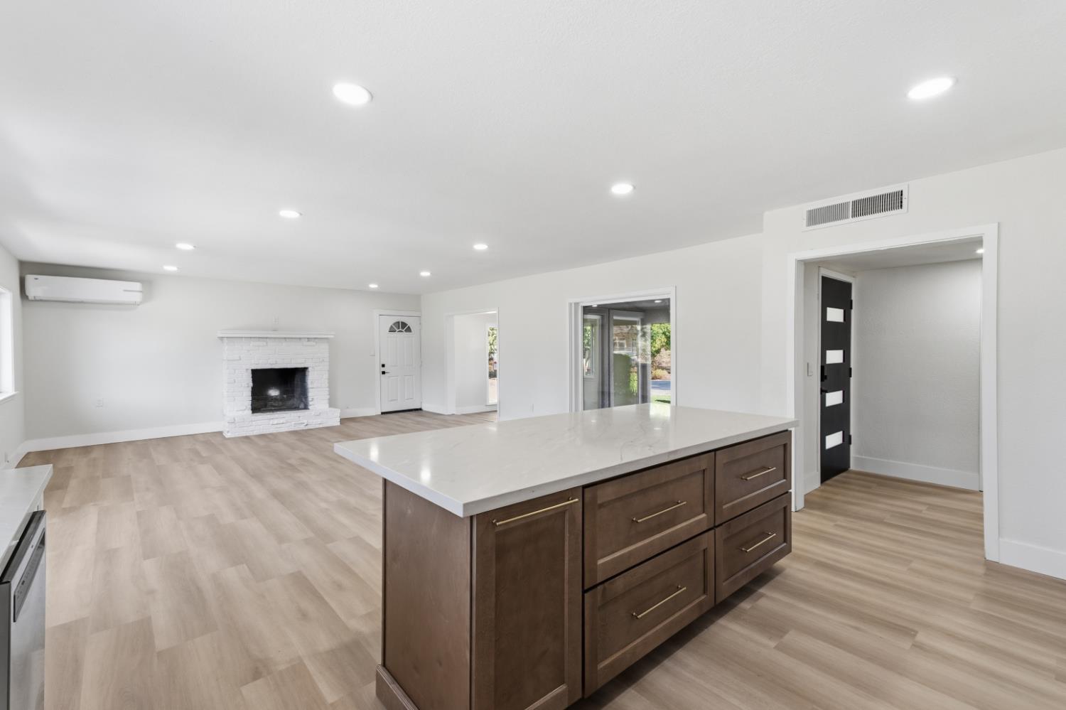 5421 E Liberty Ave, Fresno, CA 93727