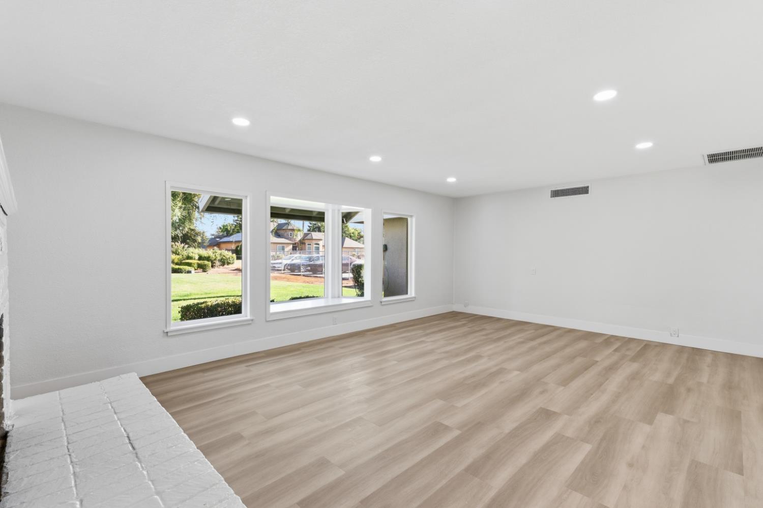 5421 E Liberty Ave, Fresno, CA 93727