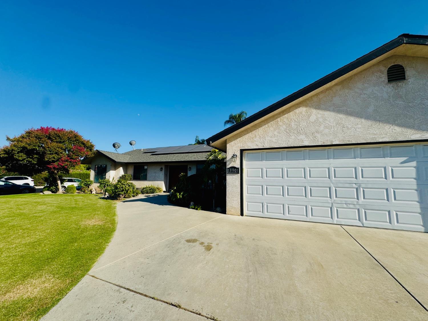 13901 Laverton Ave, Bakersfield, CA 93314