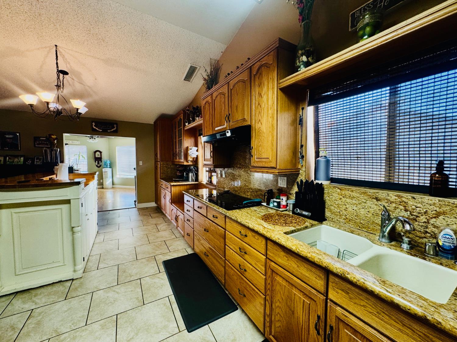 13901 Laverton Ave, Bakersfield, CA 93314