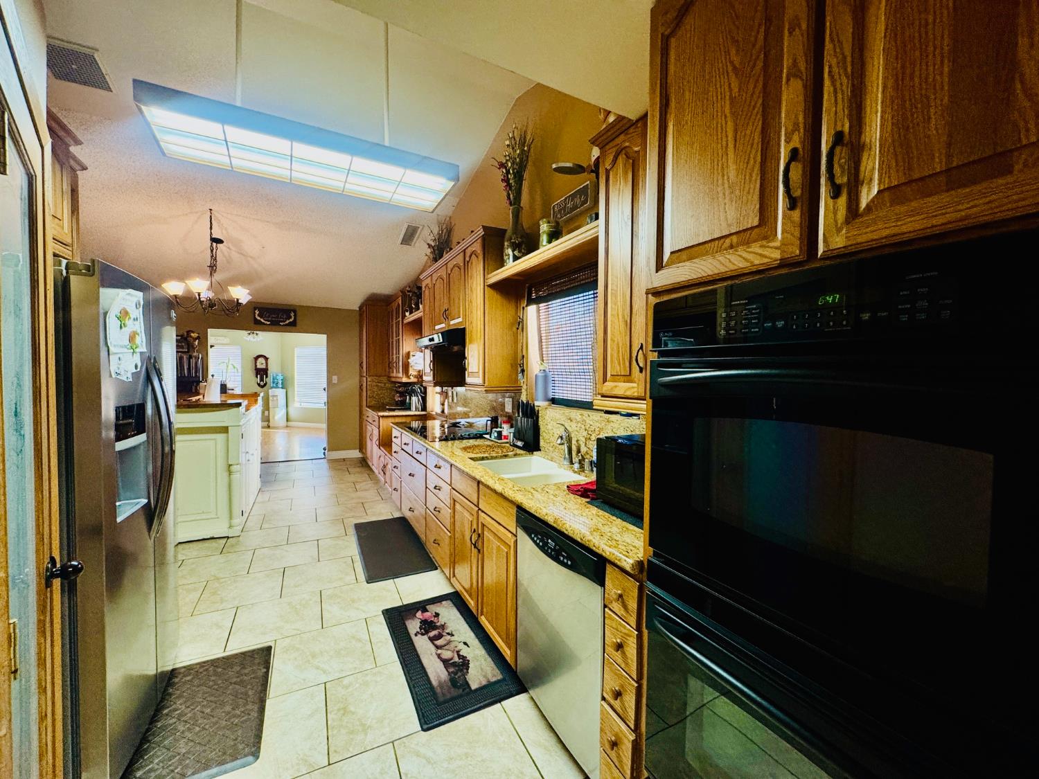 13901 Laverton Ave, Bakersfield, CA 93314