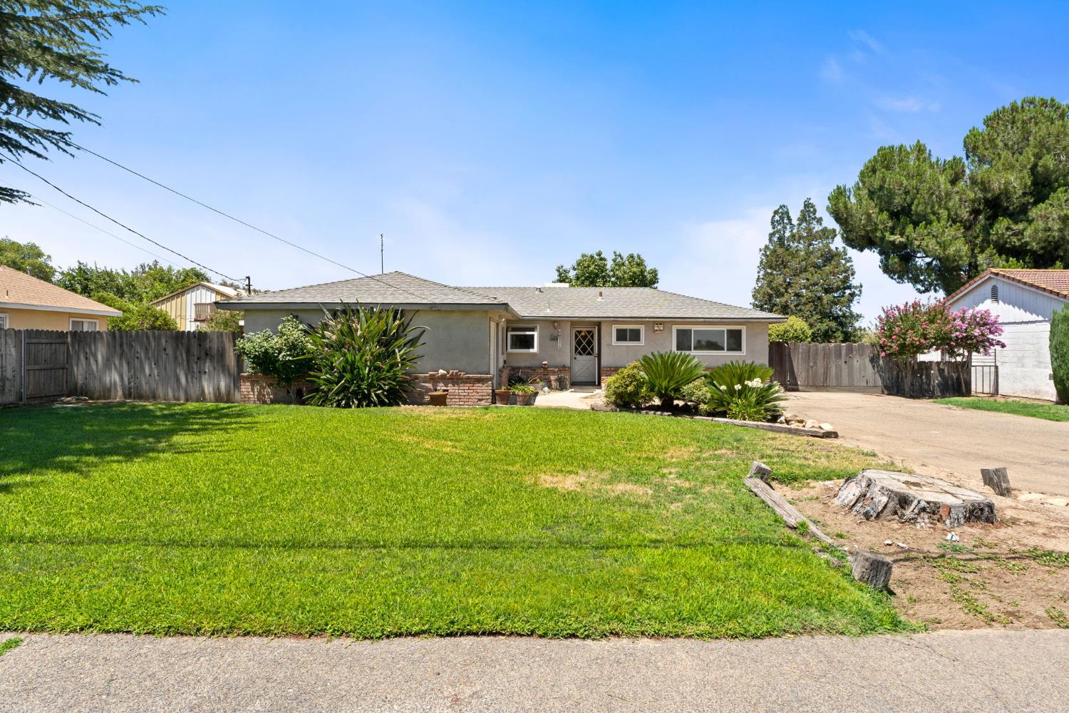 9075 S Mccall Ave, Selma, CA 93662