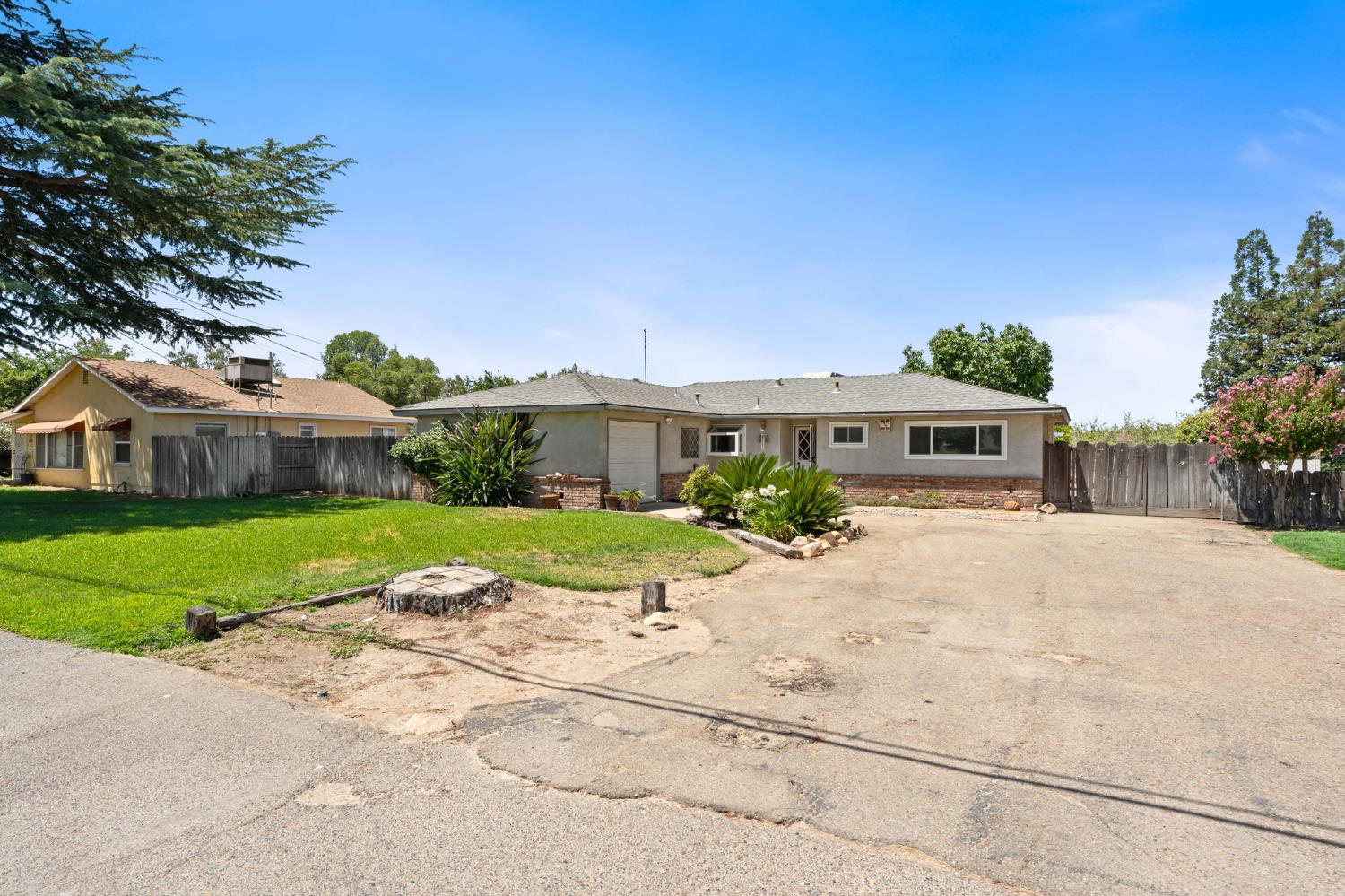9075 S Mccall Ave, Selma, CA 93662