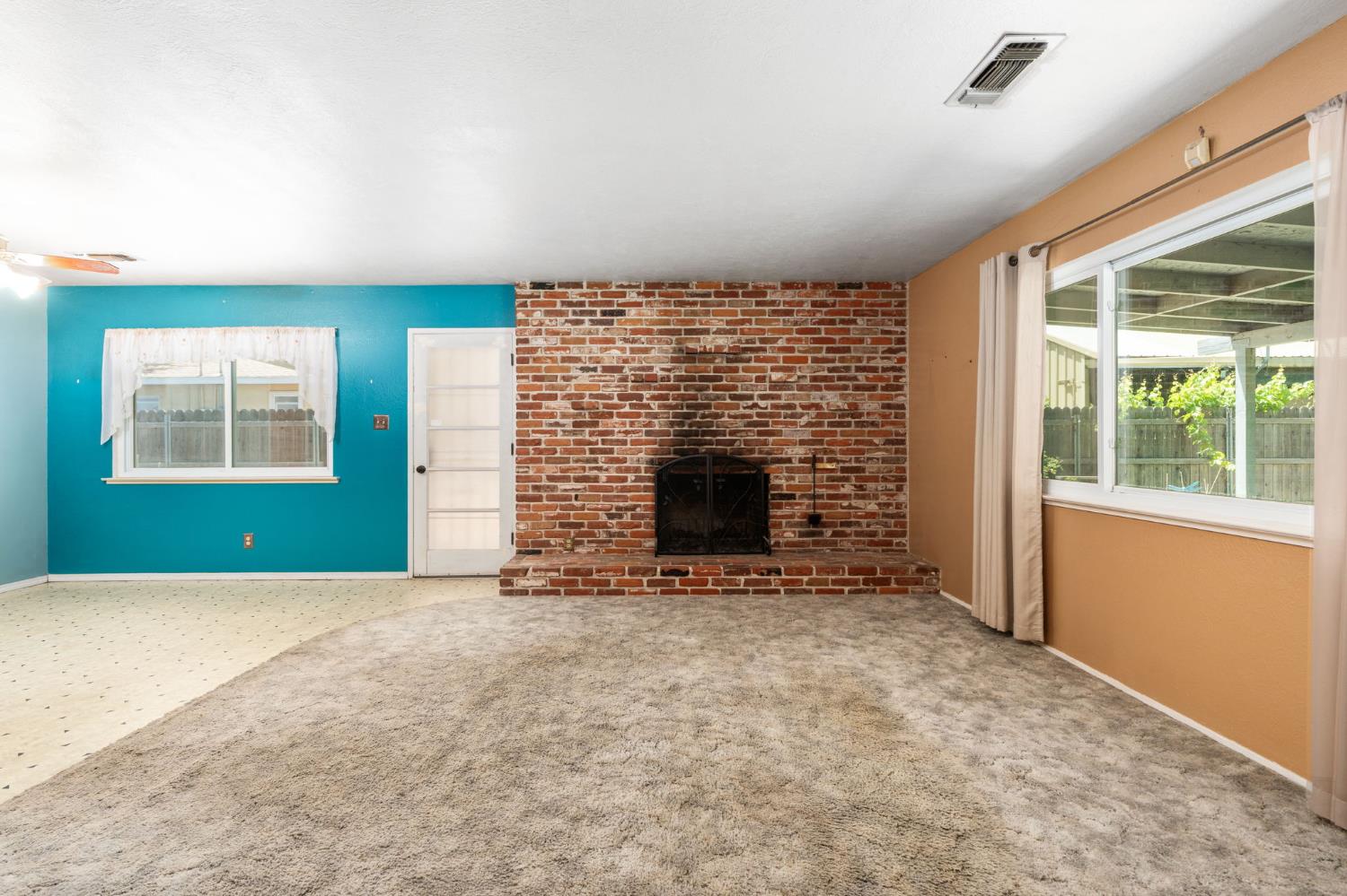 9075 S Mccall Ave, Selma, CA 93662