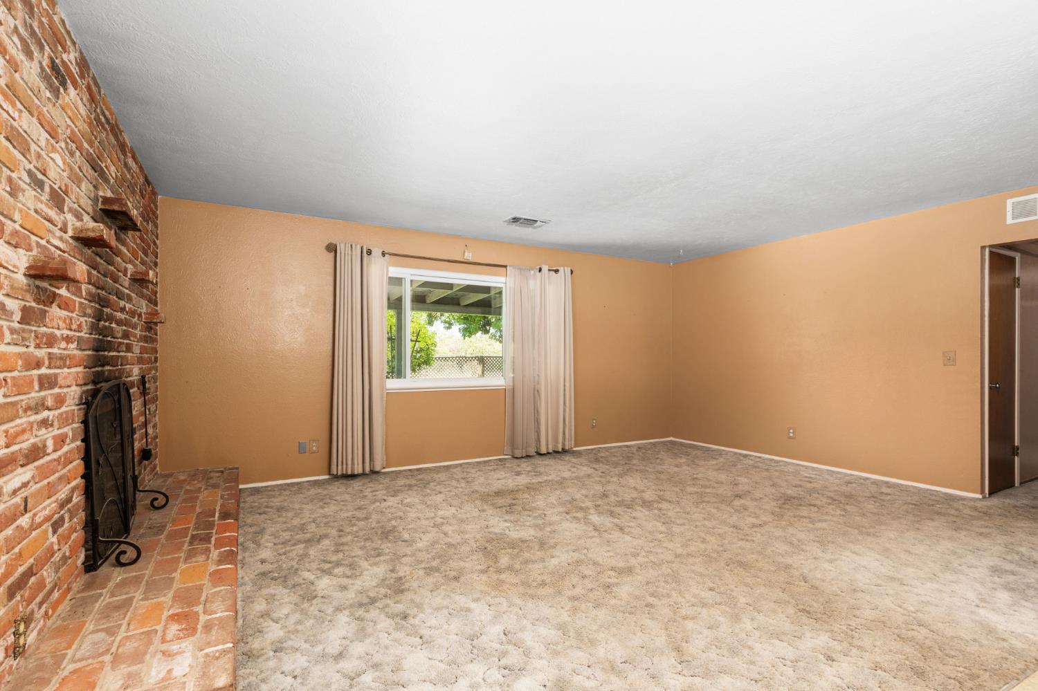 9075 S Mccall Ave, Selma, CA 93662