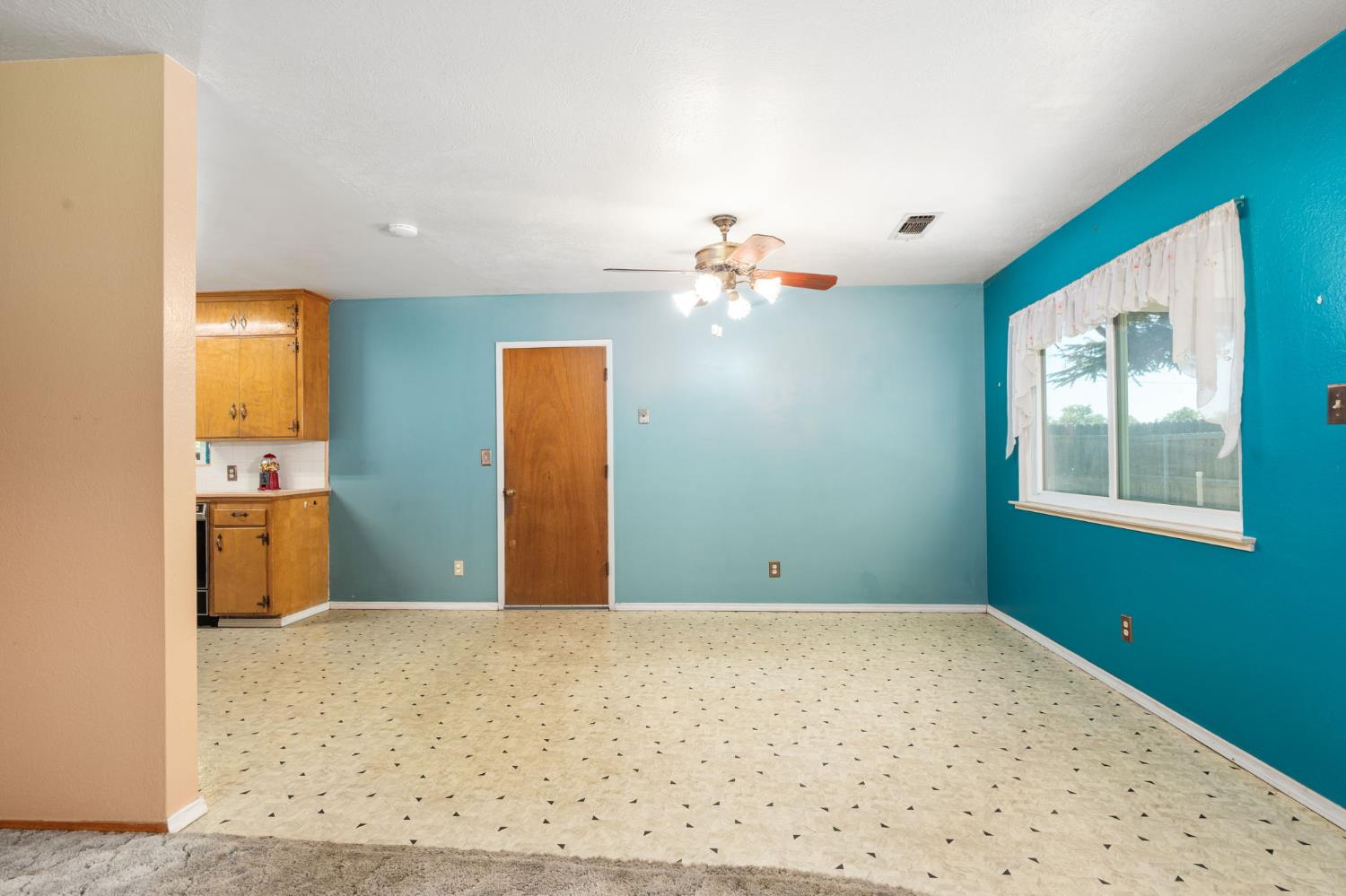 9075 S Mccall Ave, Selma, CA 93662