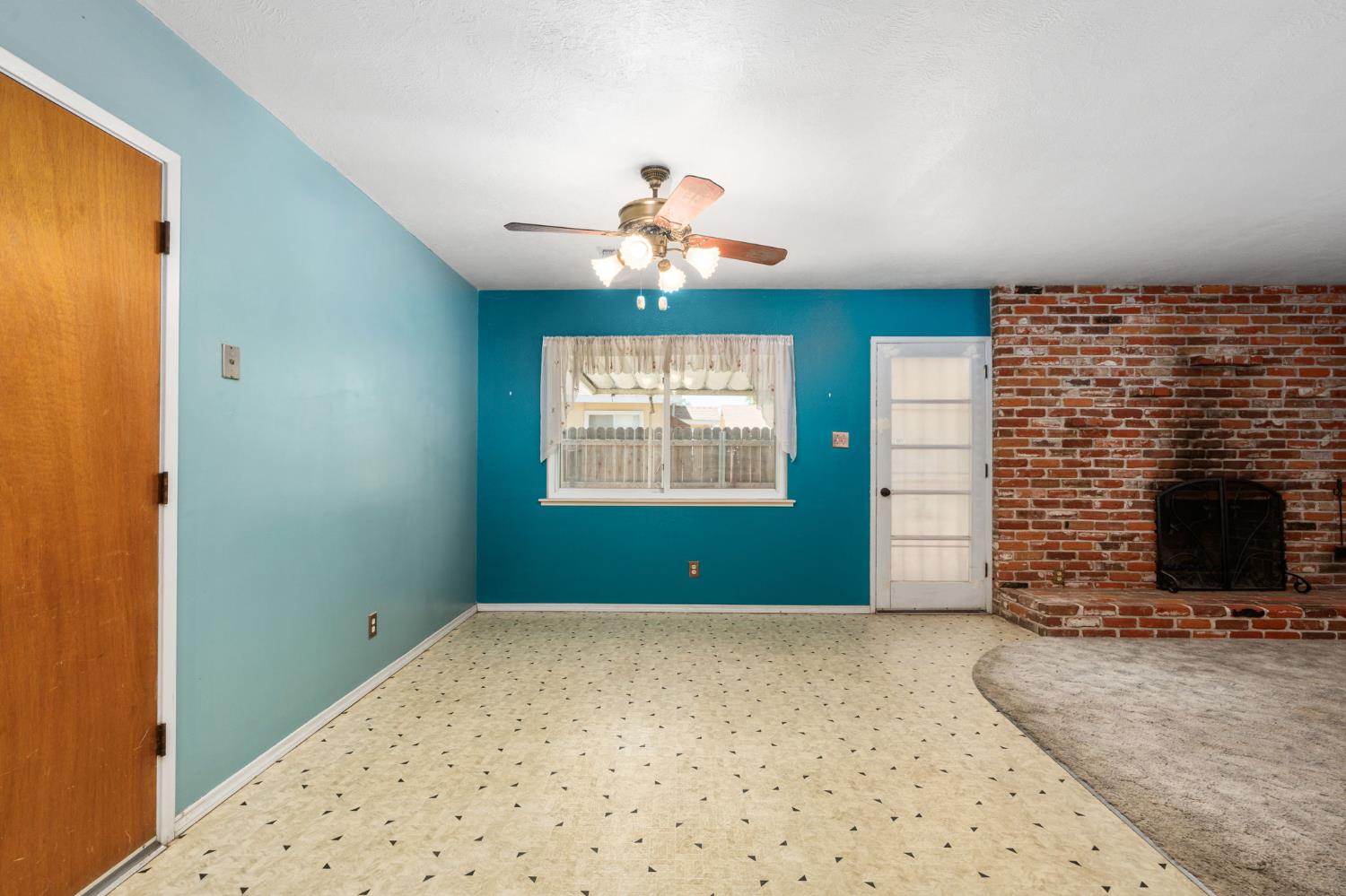 9075 S Mccall Ave, Selma, CA 93662