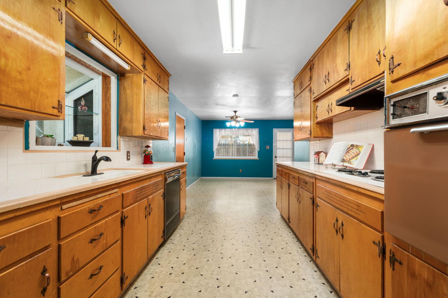 9075 S Mccall Ave, Selma, CA 93662