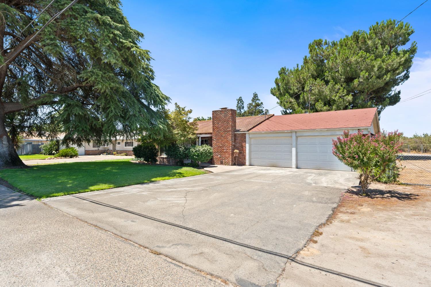 9075 S Mccall Ave, Selma, CA 93662