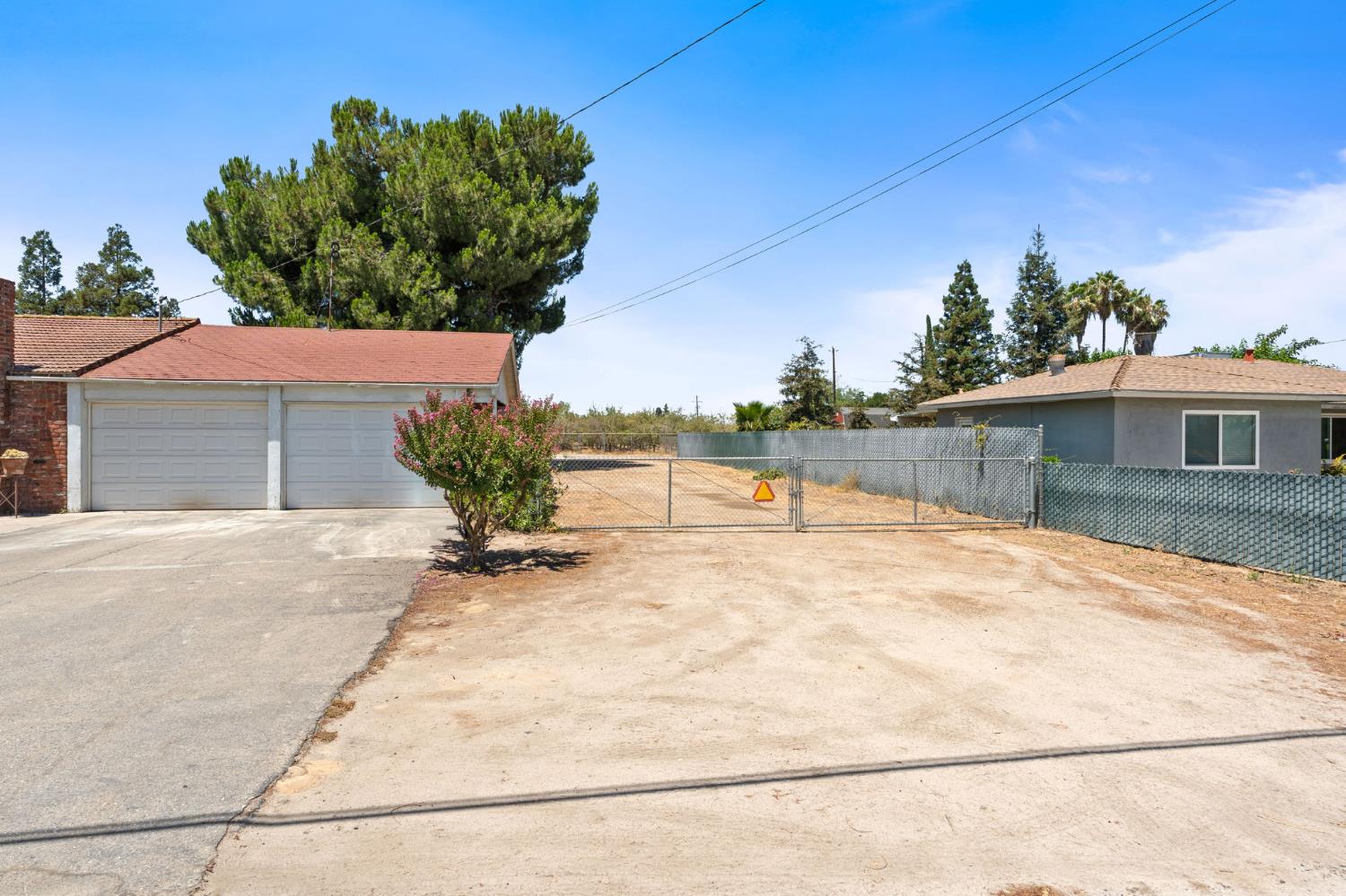 9075 S Mccall Ave, Selma, CA 93662