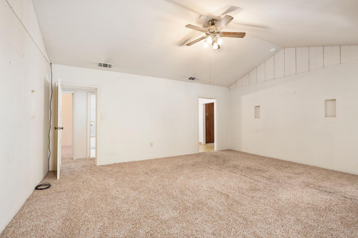 9075 S Mccall Ave, Selma, CA 93662