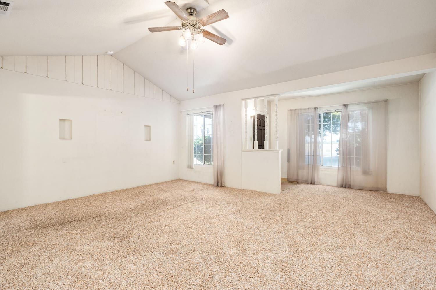 9075 S Mccall Ave, Selma, CA 93662