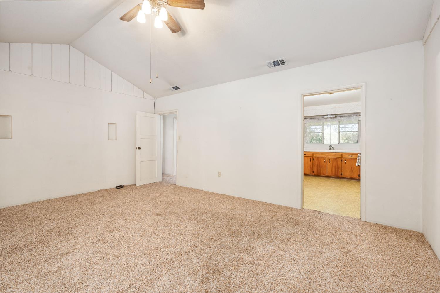 9075 S Mccall Ave, Selma, CA 93662