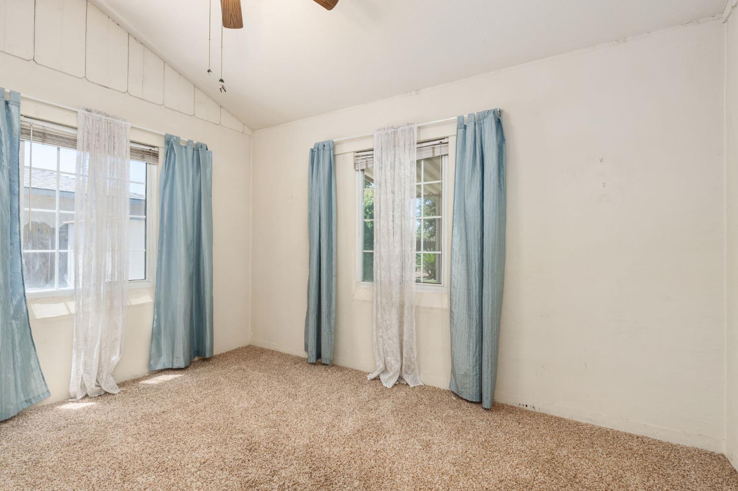 9075 S Mccall Ave, Selma, CA 93662