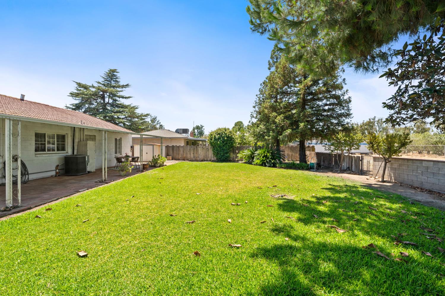 9075 S Mccall Ave, Selma, CA 93662