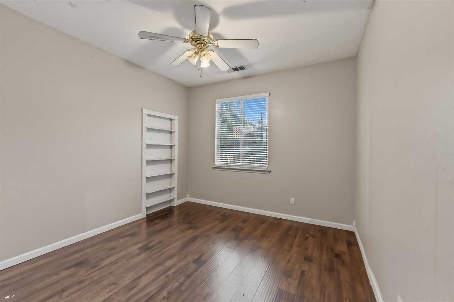 2670 Hicks St, Selma, CA 93662