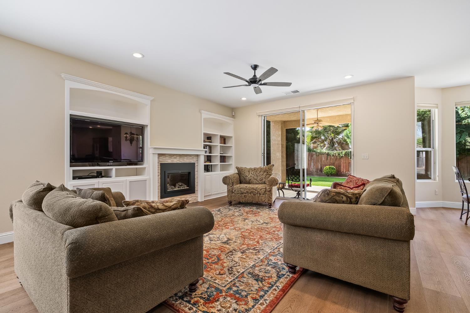2658 Purvis Ave, Clovis, CA 93611