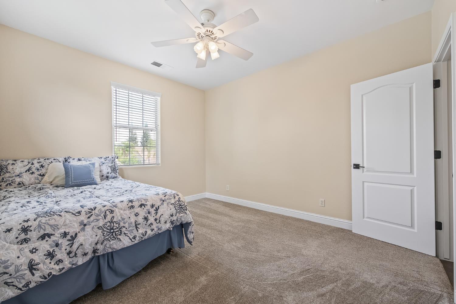 2658 Purvis Ave, Clovis, CA 93611
