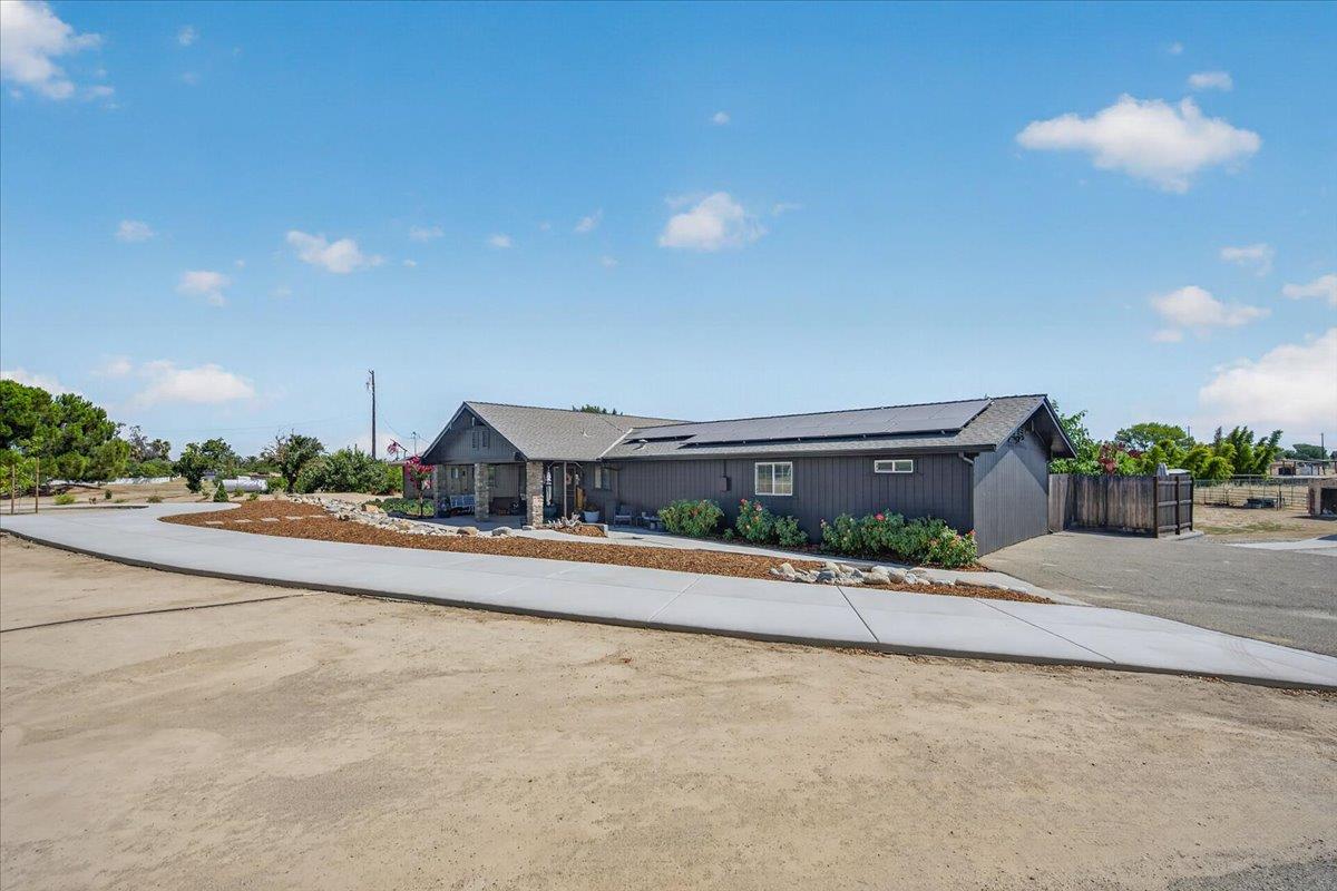 16935 Karen Rd, Madera, CA 93636