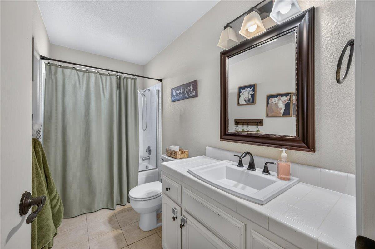 16935 Karen Rd, Madera, CA 93636
