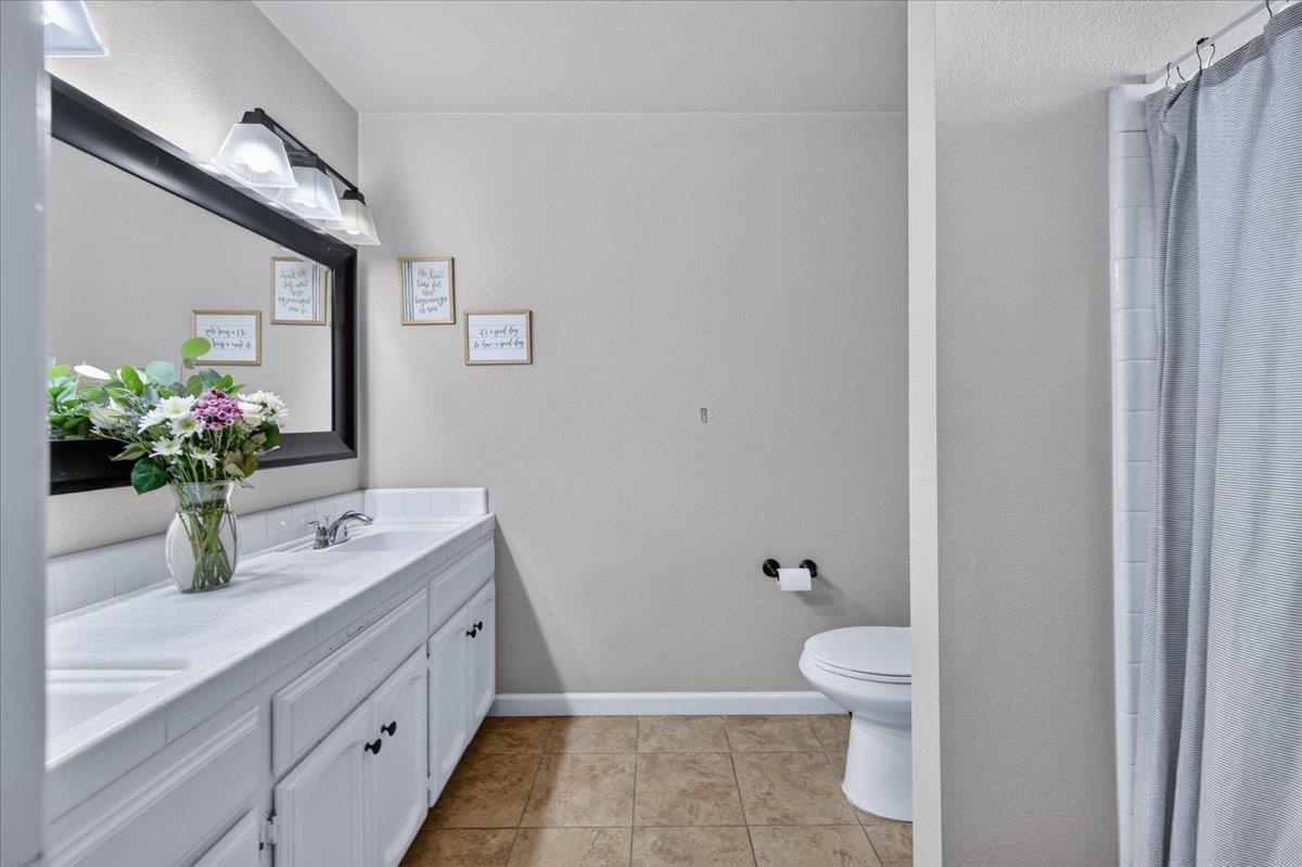16935 Karen Rd, Madera, CA 93636