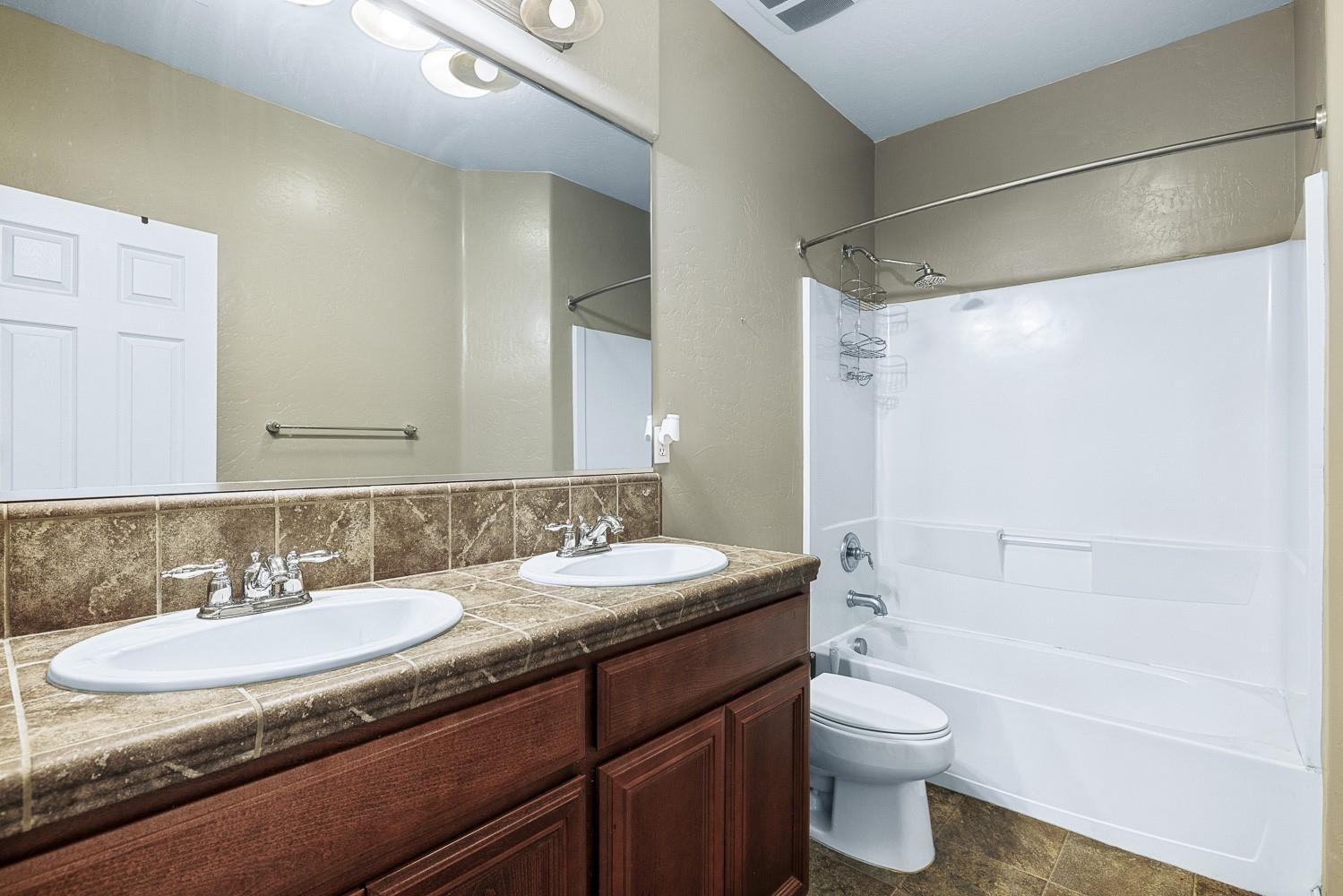 7223 E Dayton Avenue, Fresno, CA 93737