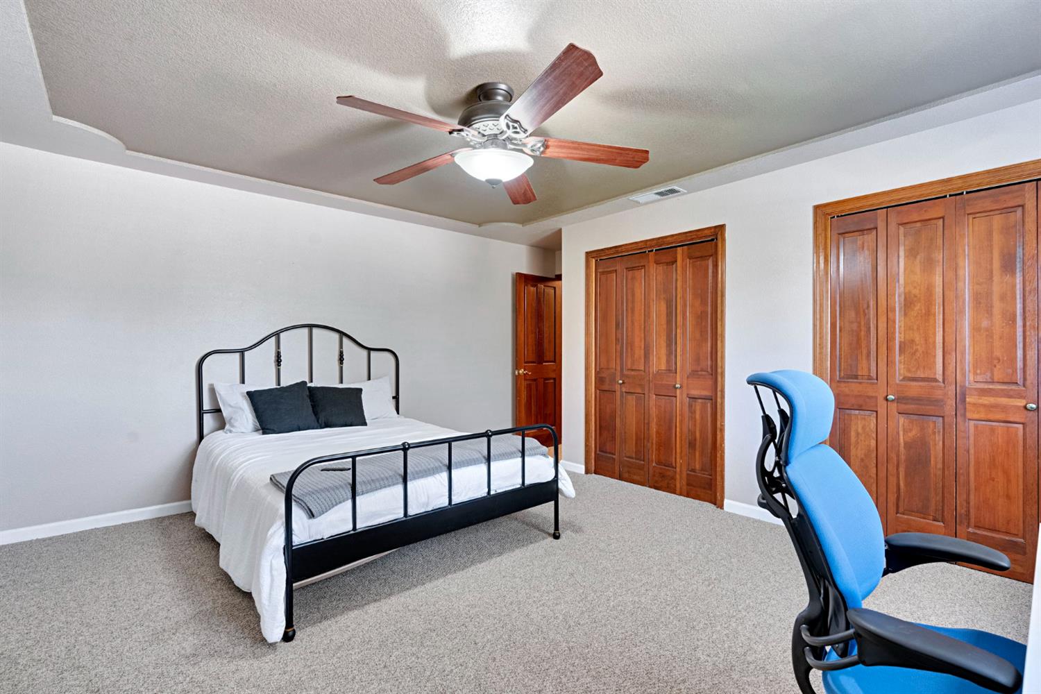 19408 Farallon Rd, Madera, CA 93638