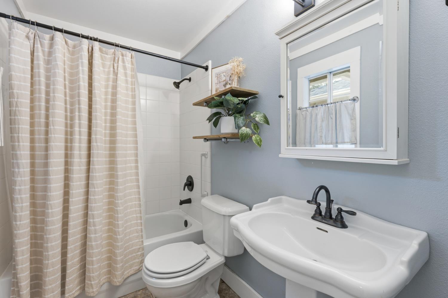33515 River Knolls Ln, Coarsegold, CA 93614