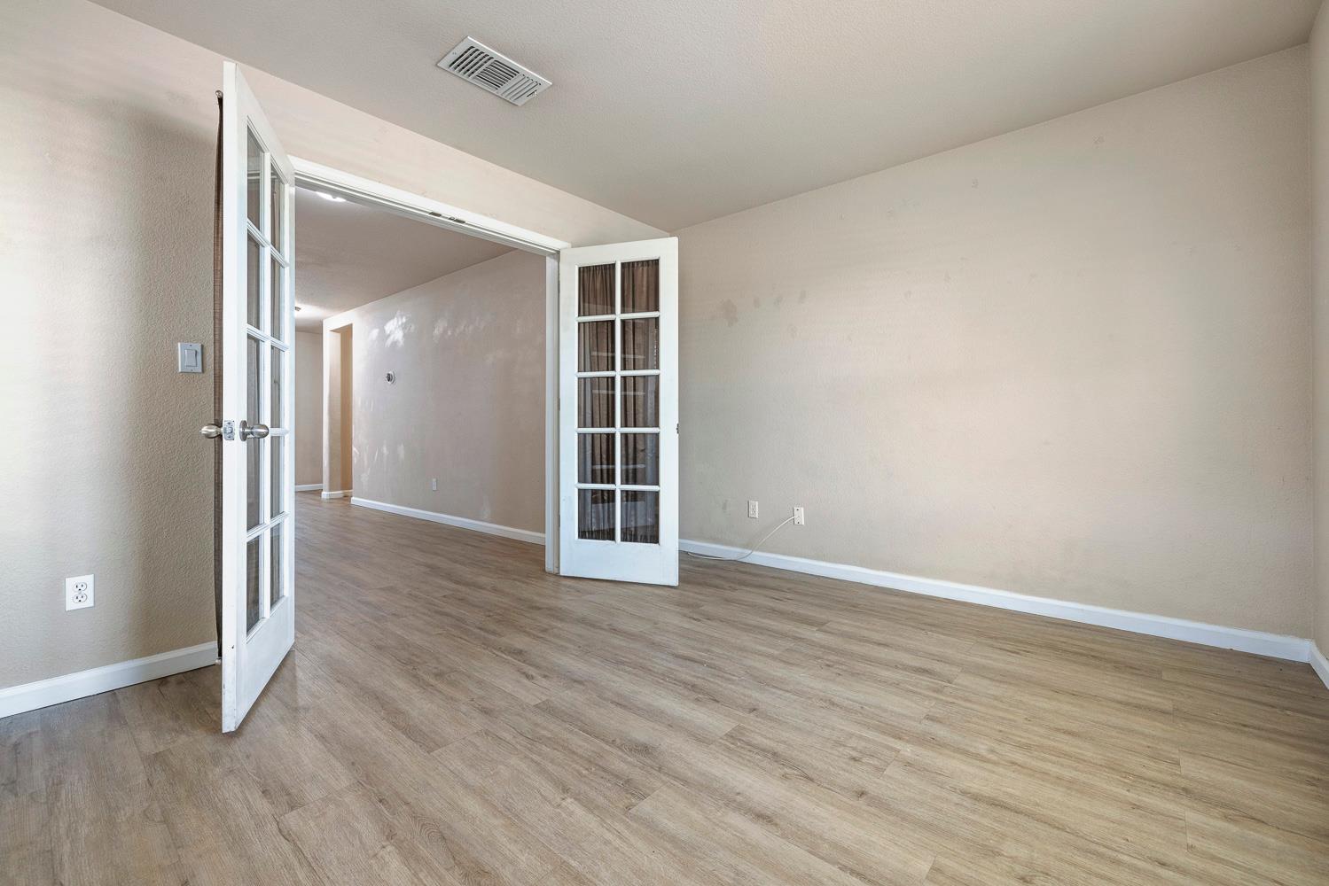 648 11Th St, Sanger, CA 93657