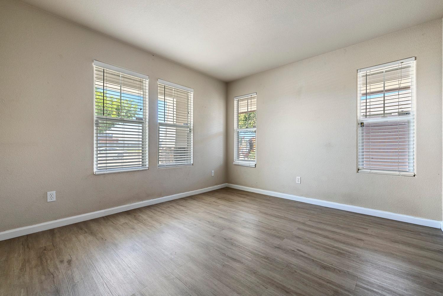 648 11Th St, Sanger, CA 93657
