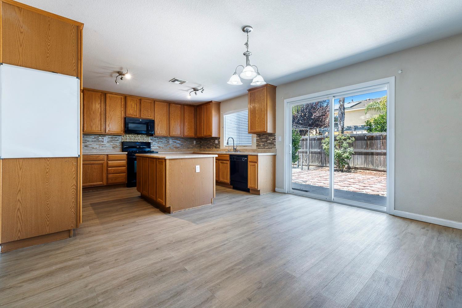 648 11Th St, Sanger, CA 93657