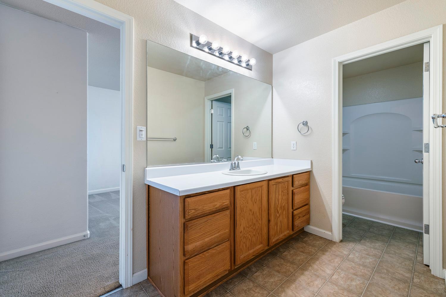 648 11Th St, Sanger, CA 93657