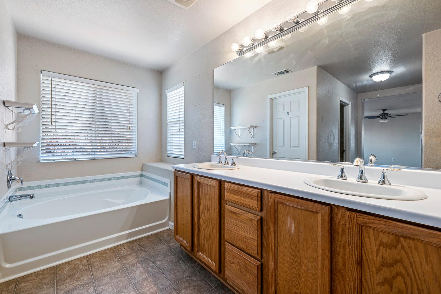 648 11Th St, Sanger, CA 93657