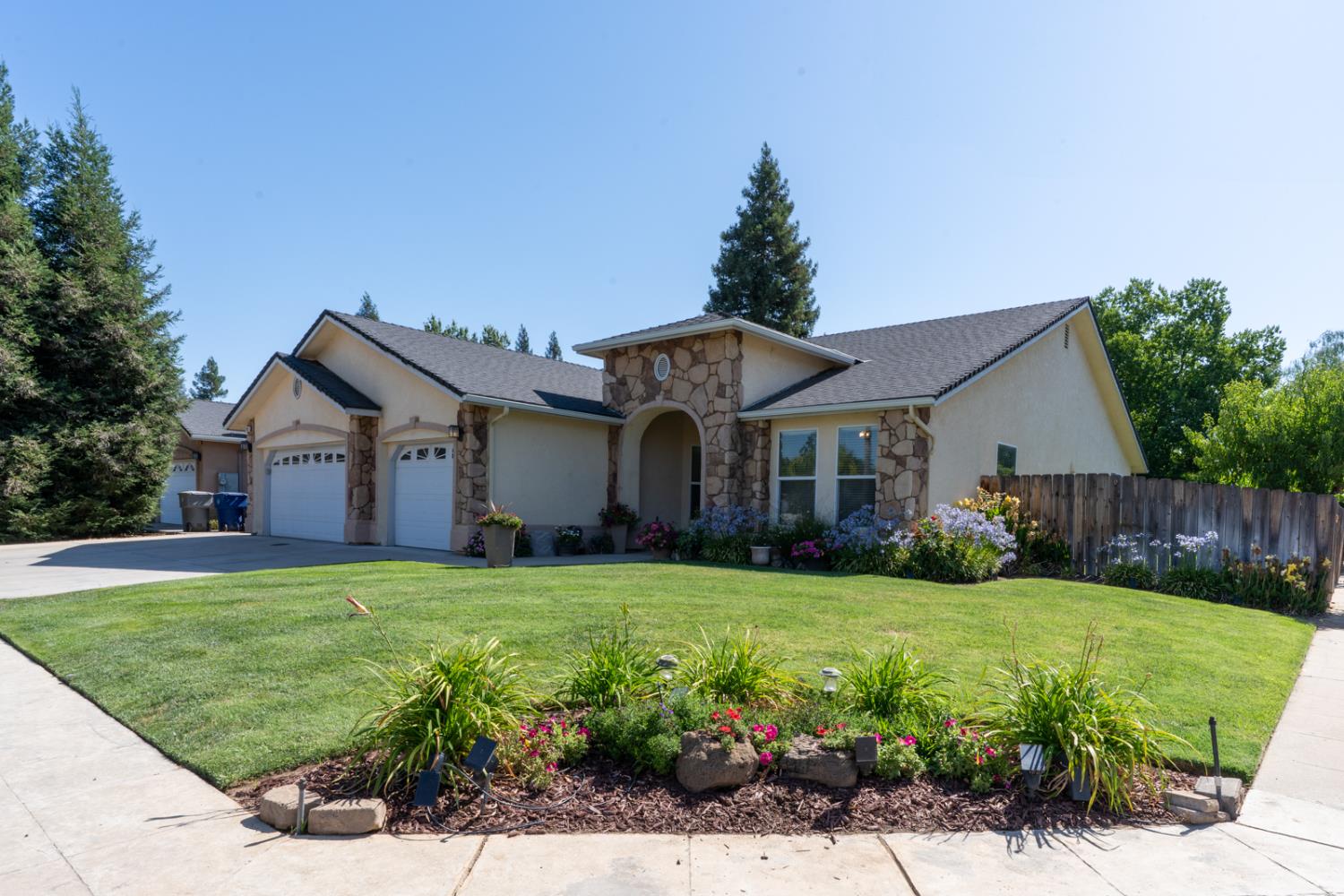 155 N Mckelvy, Clovis, CA 93611