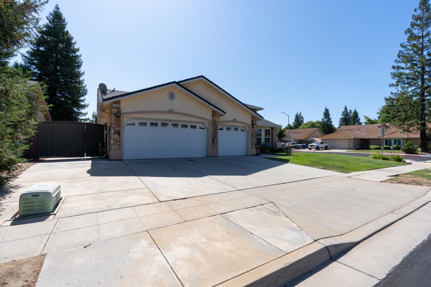 155 N Mckelvy, Clovis, CA 93611